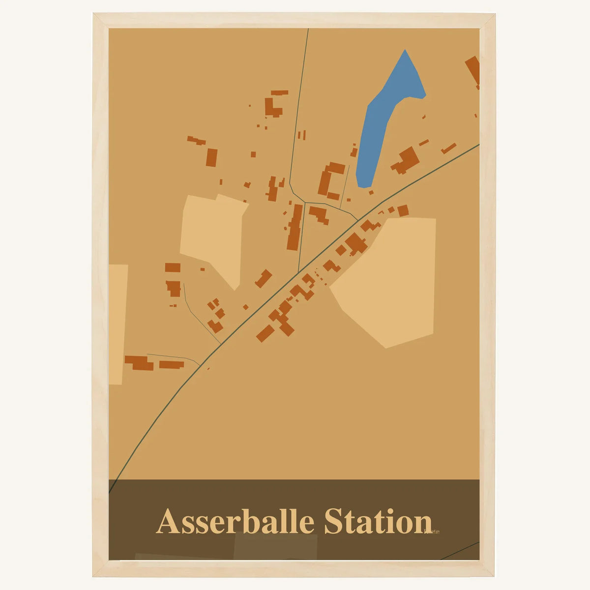 Asserballe Station plakat – Firkantet 2026 – Lys pastel brun