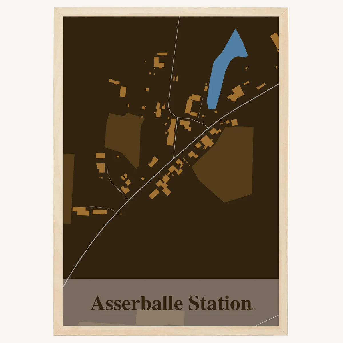Asserballe Station plakat – Firkantet 2026 – Mørk brun