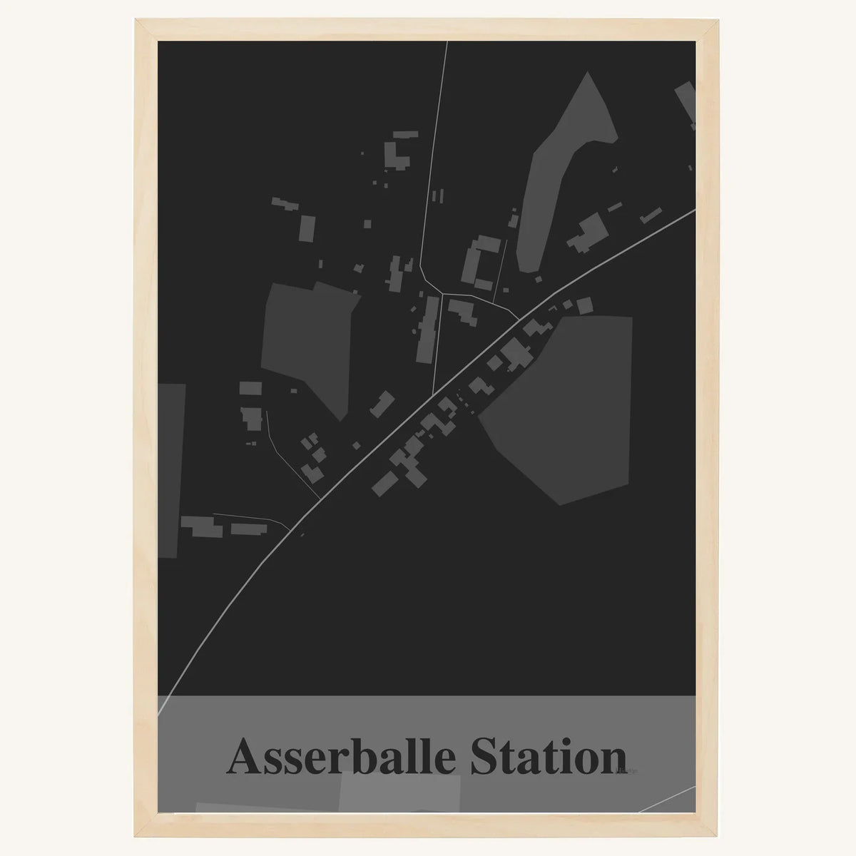 Asserballe Station plakat – Firkantet 2026 – Mørk grå