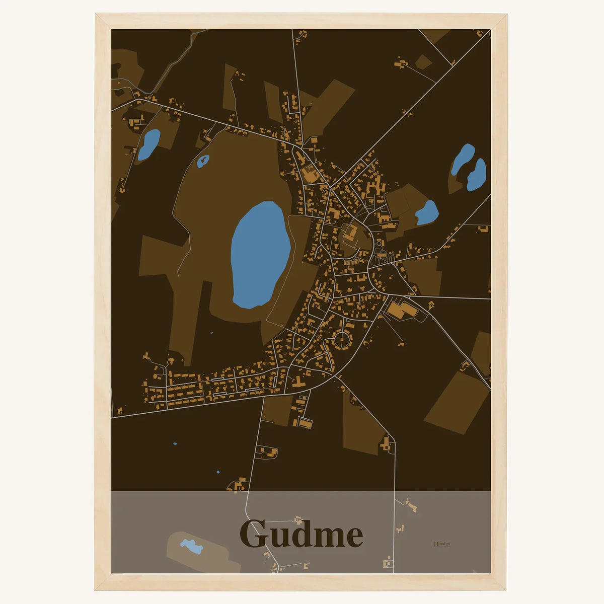 Gudme plakat – Firkantet 2026 – Mørk brun