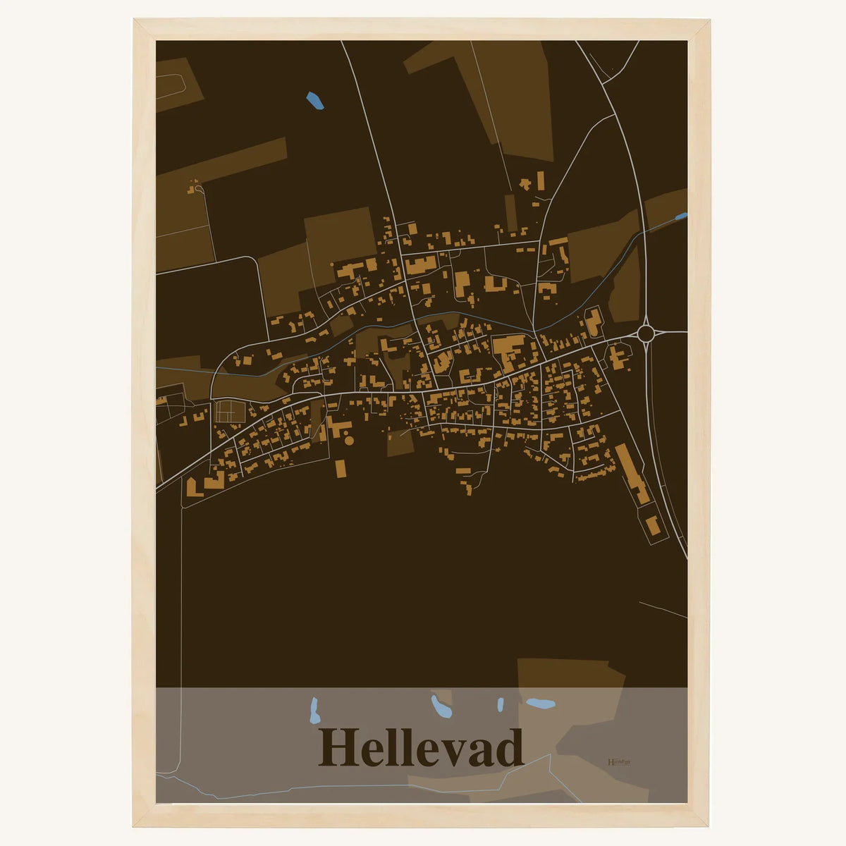 Hellevad plakat – Firkantet 2026 – Mørk brun