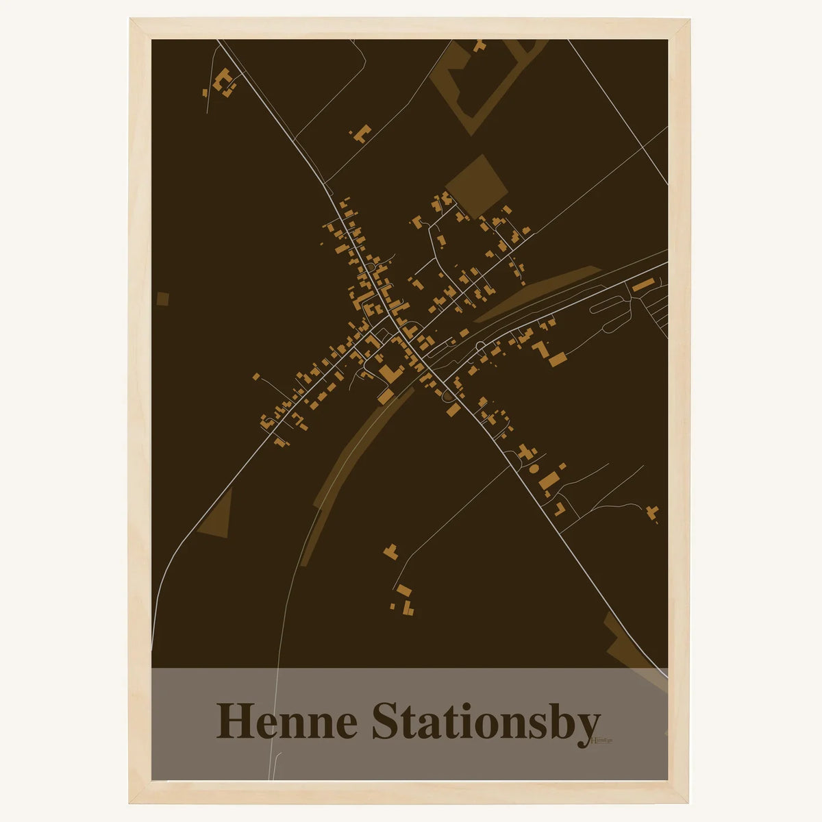 Henne Stationsby plakat – Firkantet 2026 – Mørk brun