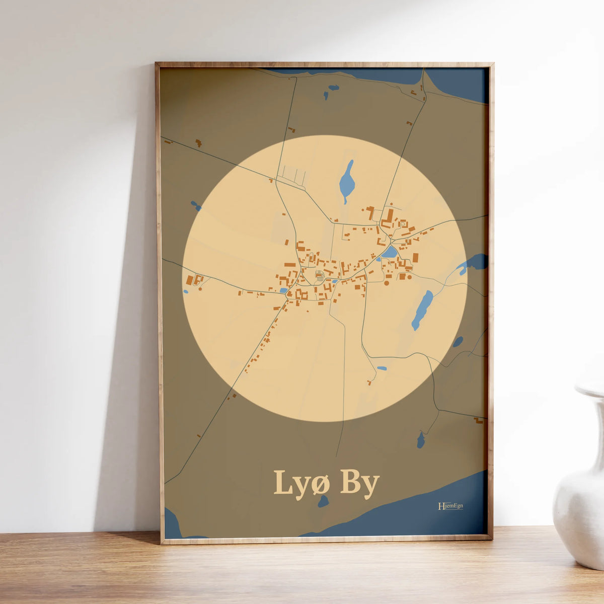 Lyø By plakat – Centrum 2026