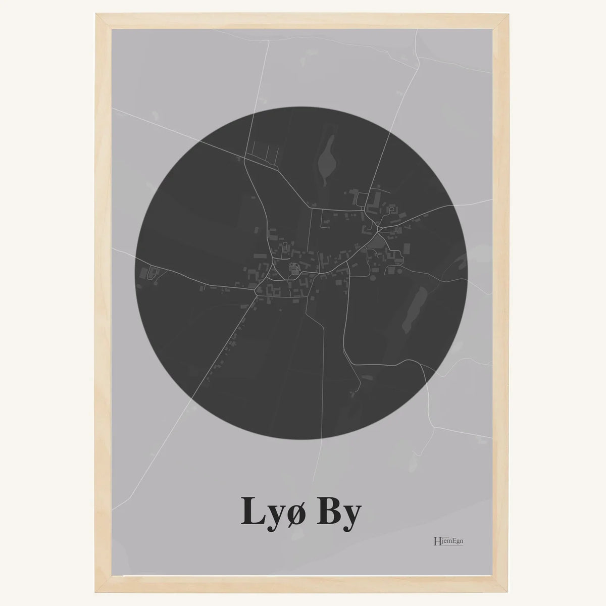 Lyø By plakat – Centrum 2026 – Mørk grå