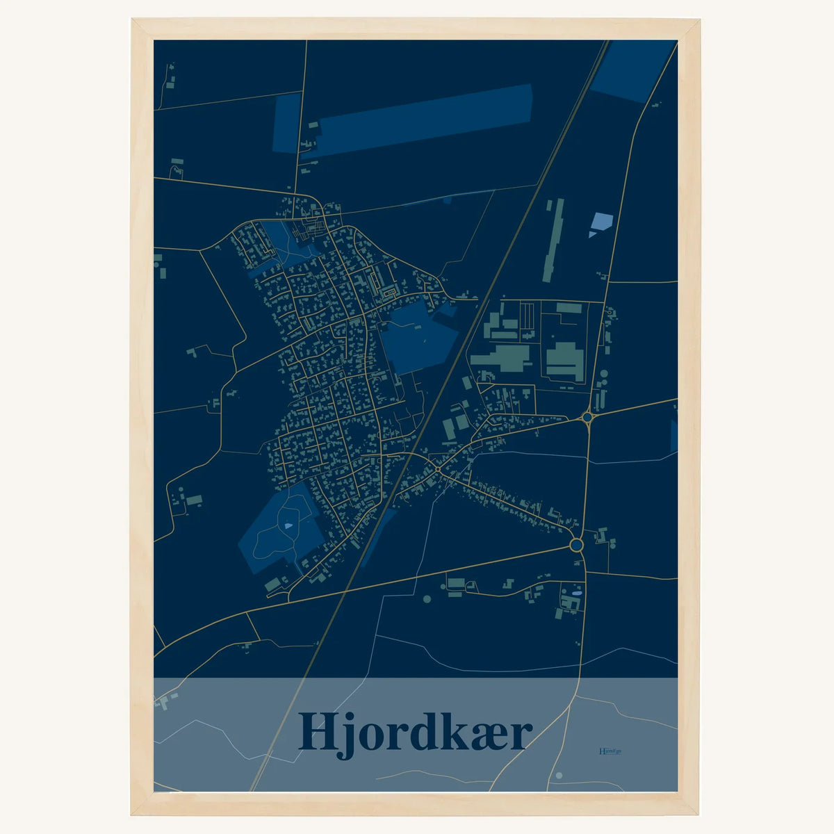 Hjordkær plakat – Firkantet 2026 – Mørk blå