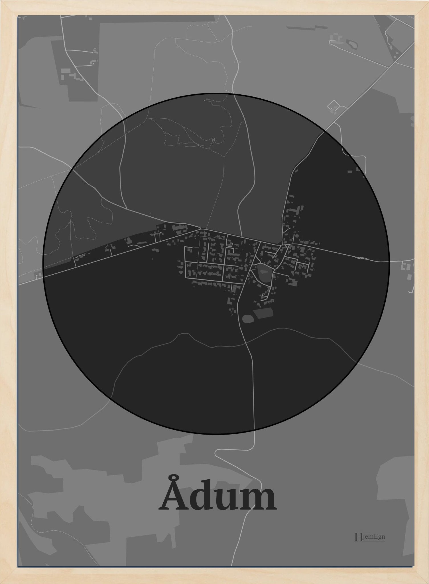 Ådum plakat i farve mørk grå og HjemEgn.dk design centrum. Design bykort for Ådum