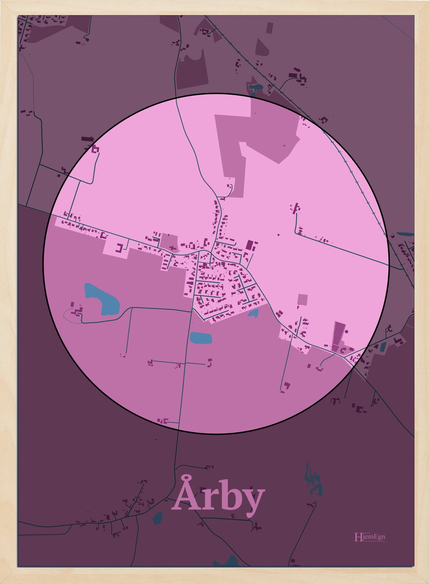 Årby plakat i farve pastel rød og HjemEgn.dk design centrum. Design bykort for Årby