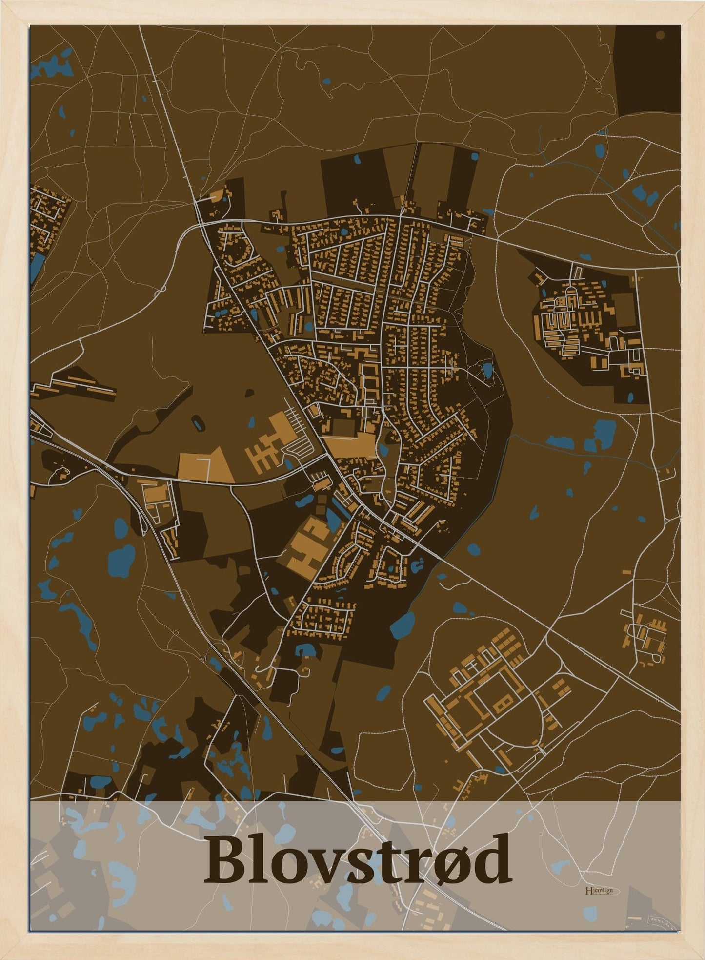 Blovstrød plakat i mørk brun og HjemEgn.dk design firkantet. Design bykort for Blovstrød