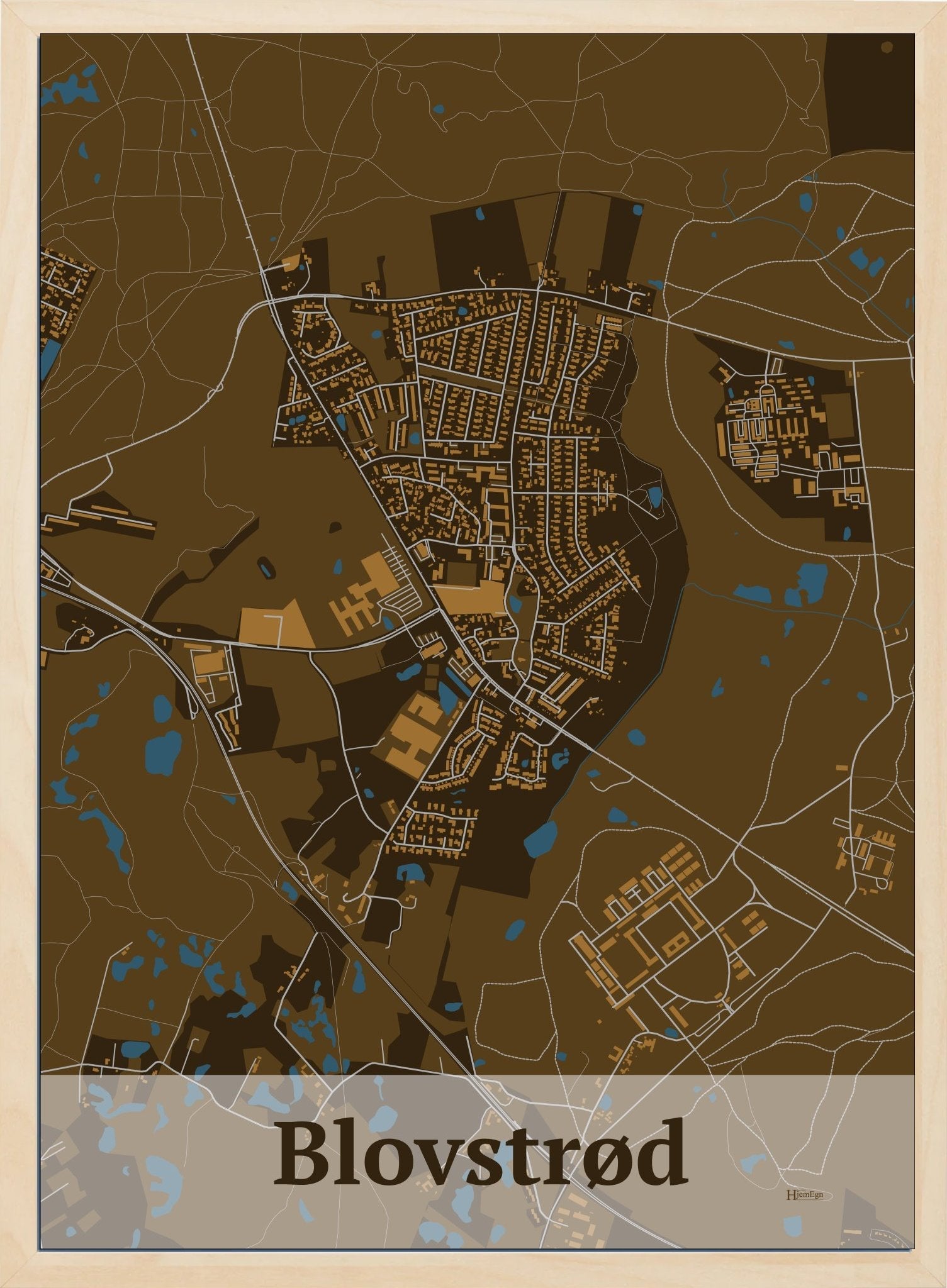 Blovstrød plakat i mørk brun og HjemEgn.dk design firkantet. Design bykort for Blovstrød