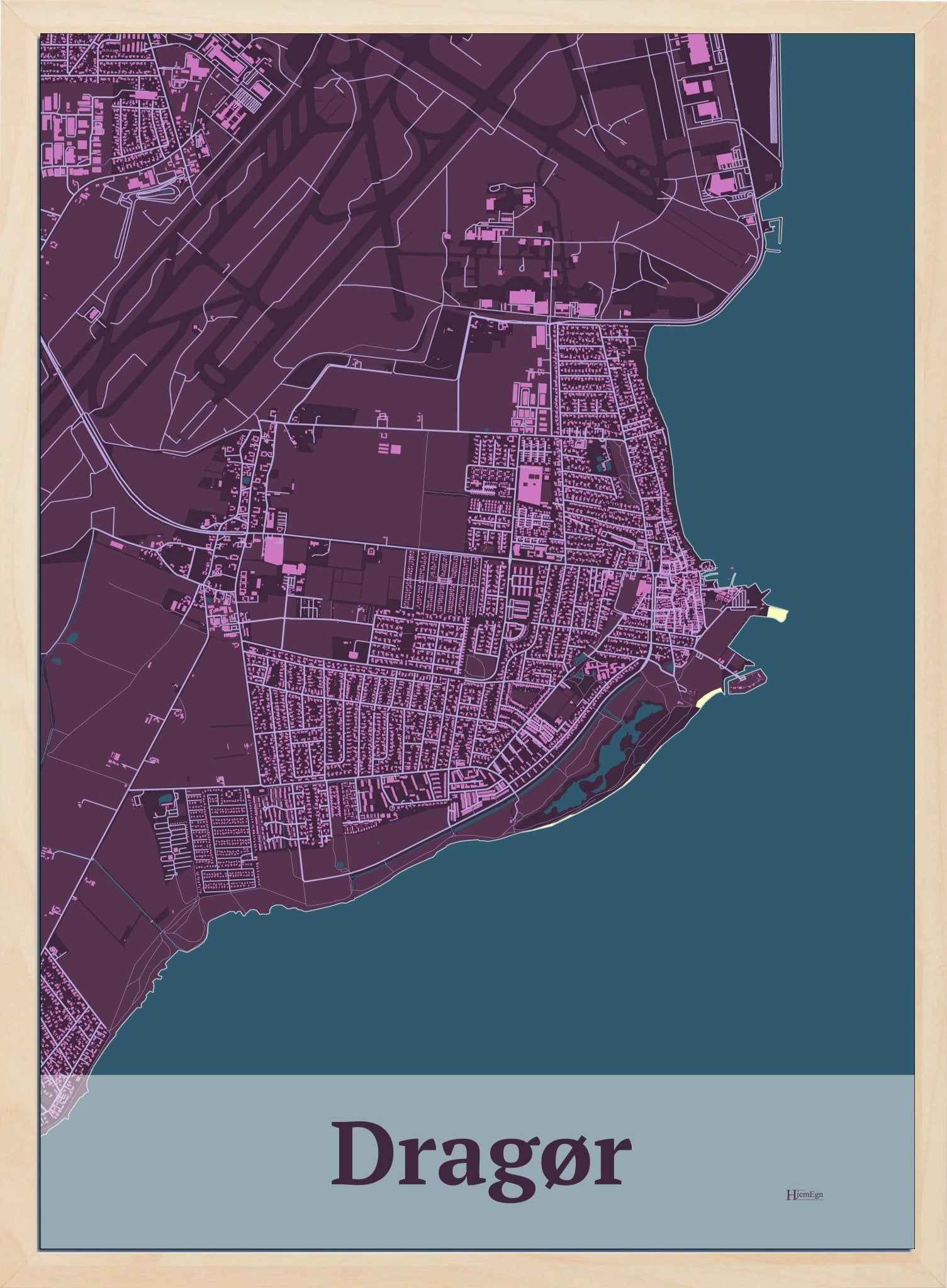 Dragør plakat i farve mørk rød og HjemEgn.dk design firkantet. Design bykort for Dragør