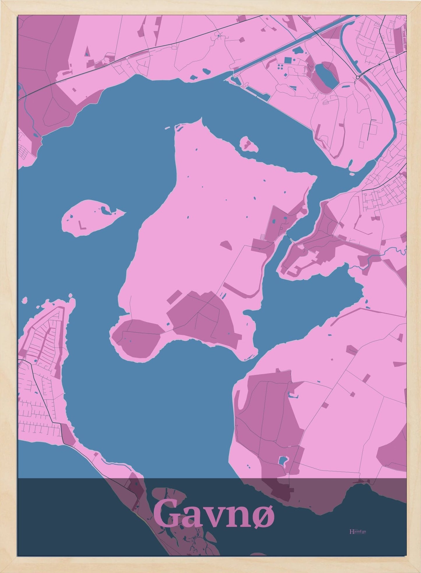 Gavnø plakat i farve pastel rød og HjemEgn.dk design firkantet. Design ø-kort for Gavnø