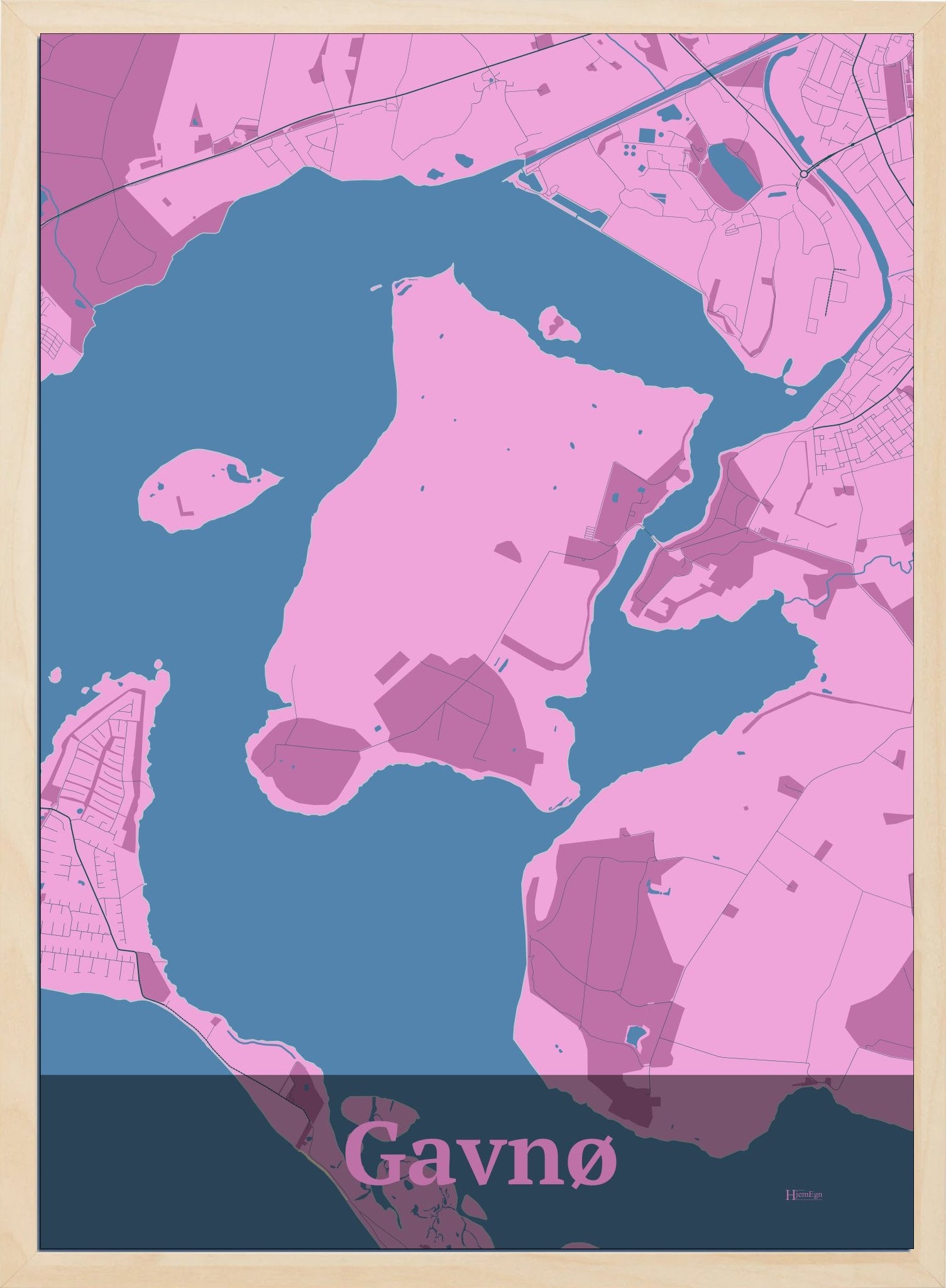 Gavnø plakat i farve pastel rød og HjemEgn.dk design firkantet. Design ø-kort for Gavnø