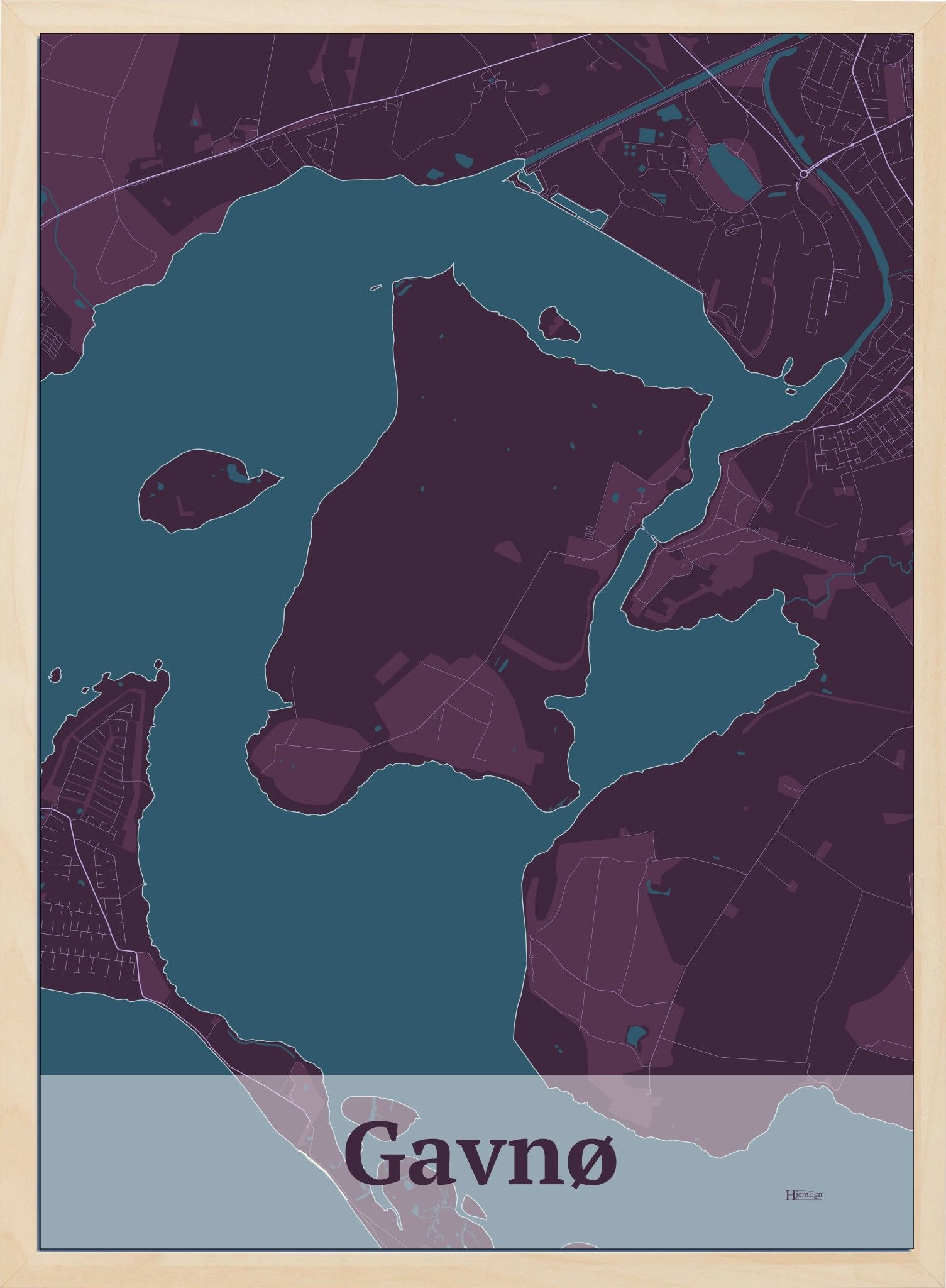 Gavnø plakat i farve mørk rød og HjemEgn.dk design firkantet. Design ø-kort for Gavnø