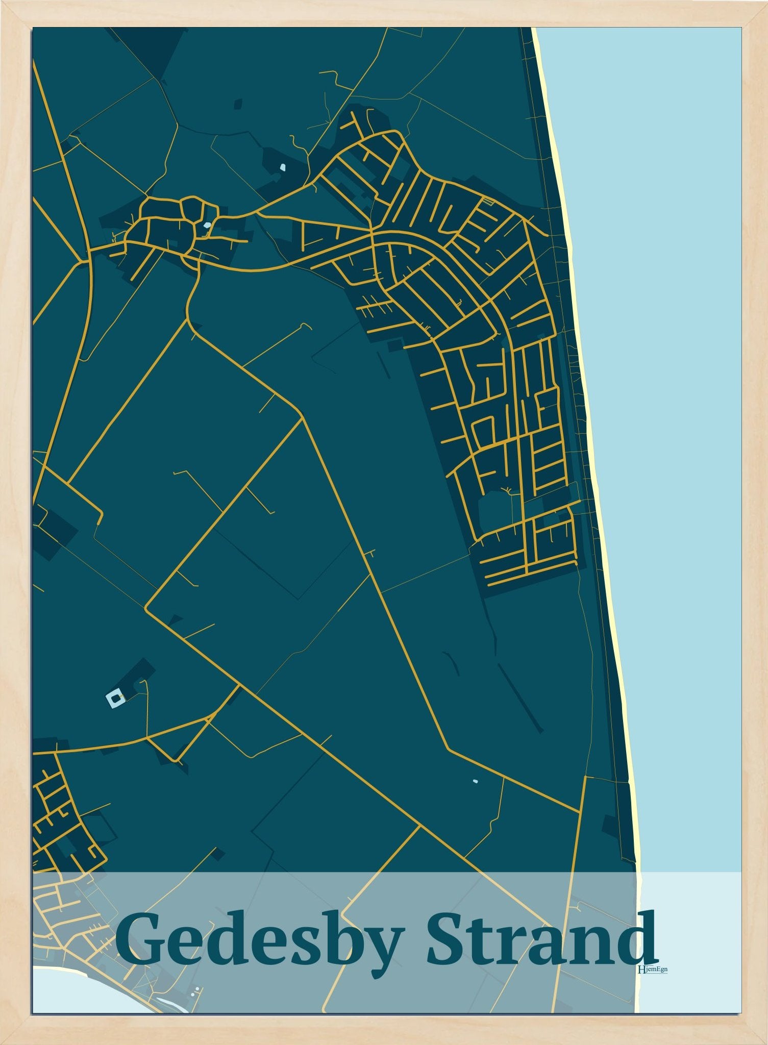 Gedesby Strand plakat i farve mørk blå og HjemEgn.dk design firkantet. Design bykort for Gedesby Strand