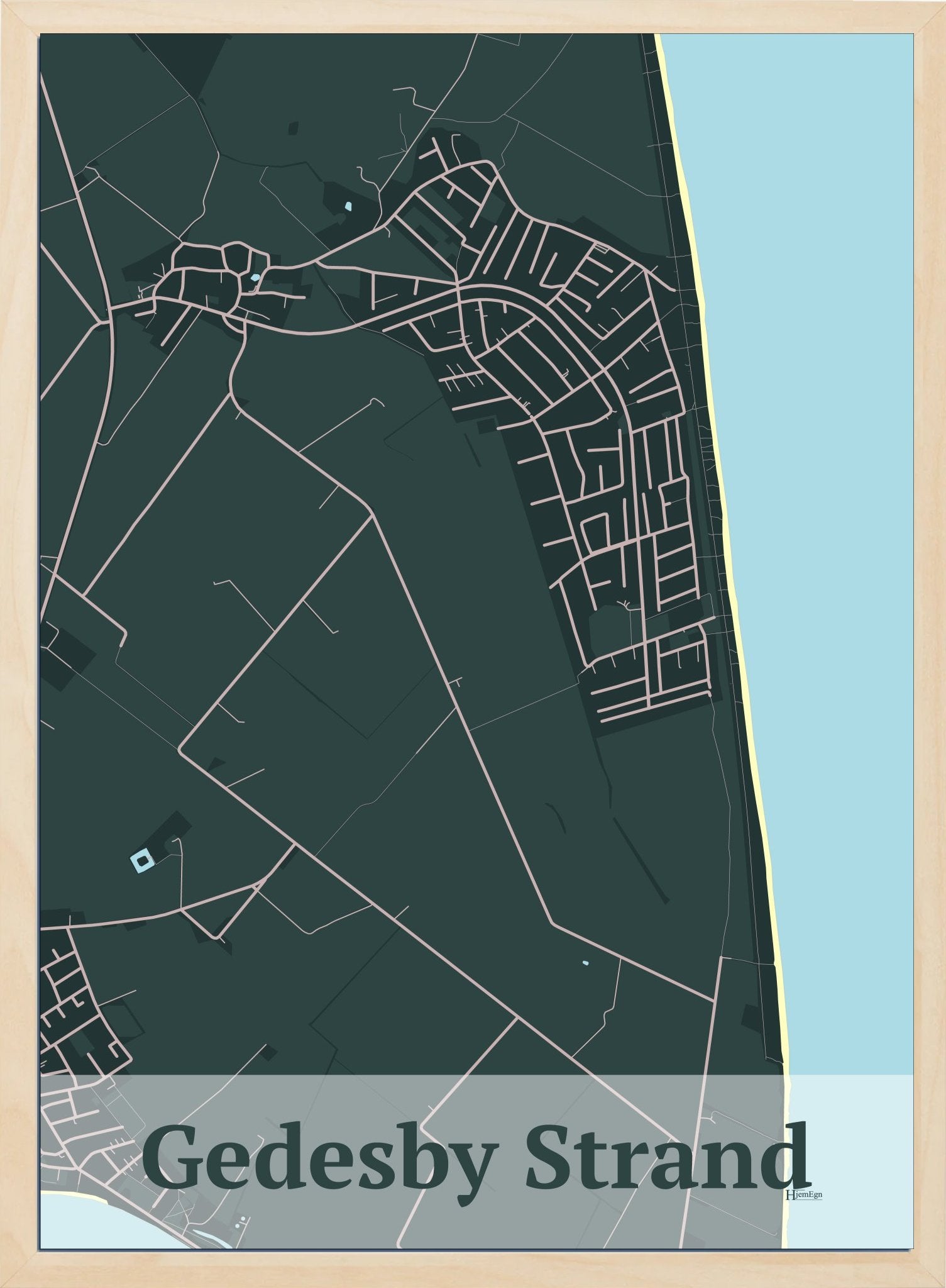 Gedesby Strand plakat i farve mørk grøn og HjemEgn.dk design firkantet. Design bykort for Gedesby Strand