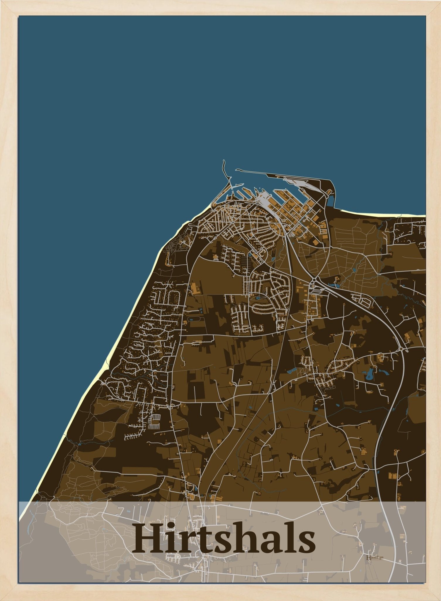 Hirtshals plakat i mørk brun og HjemEgn.dk design firkantet. Design bykort for Hirtshals