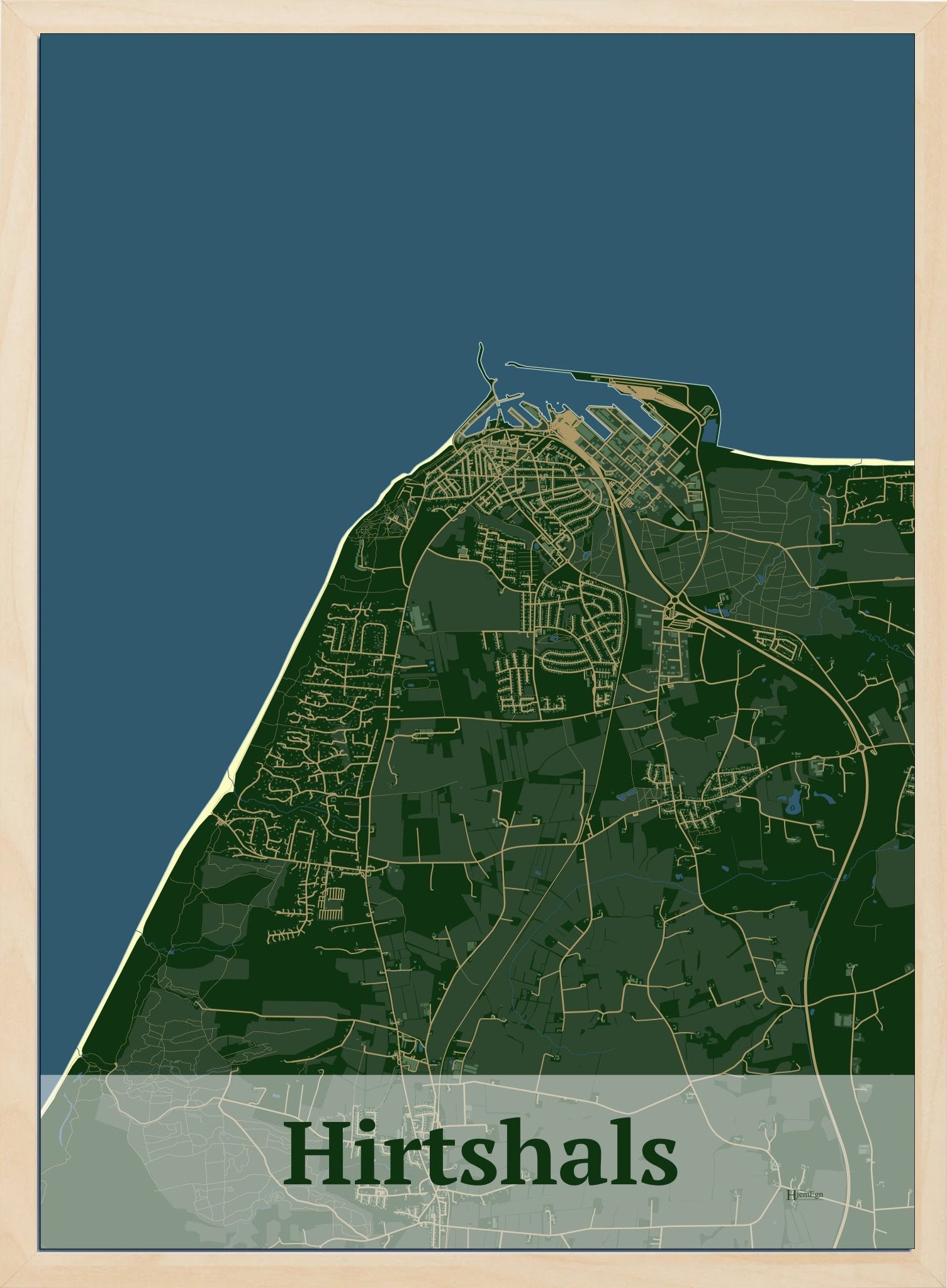Hirtshals plakat i mørk grøn og HjemEgn.dk design firkantet. Design bykort for Hirtshals