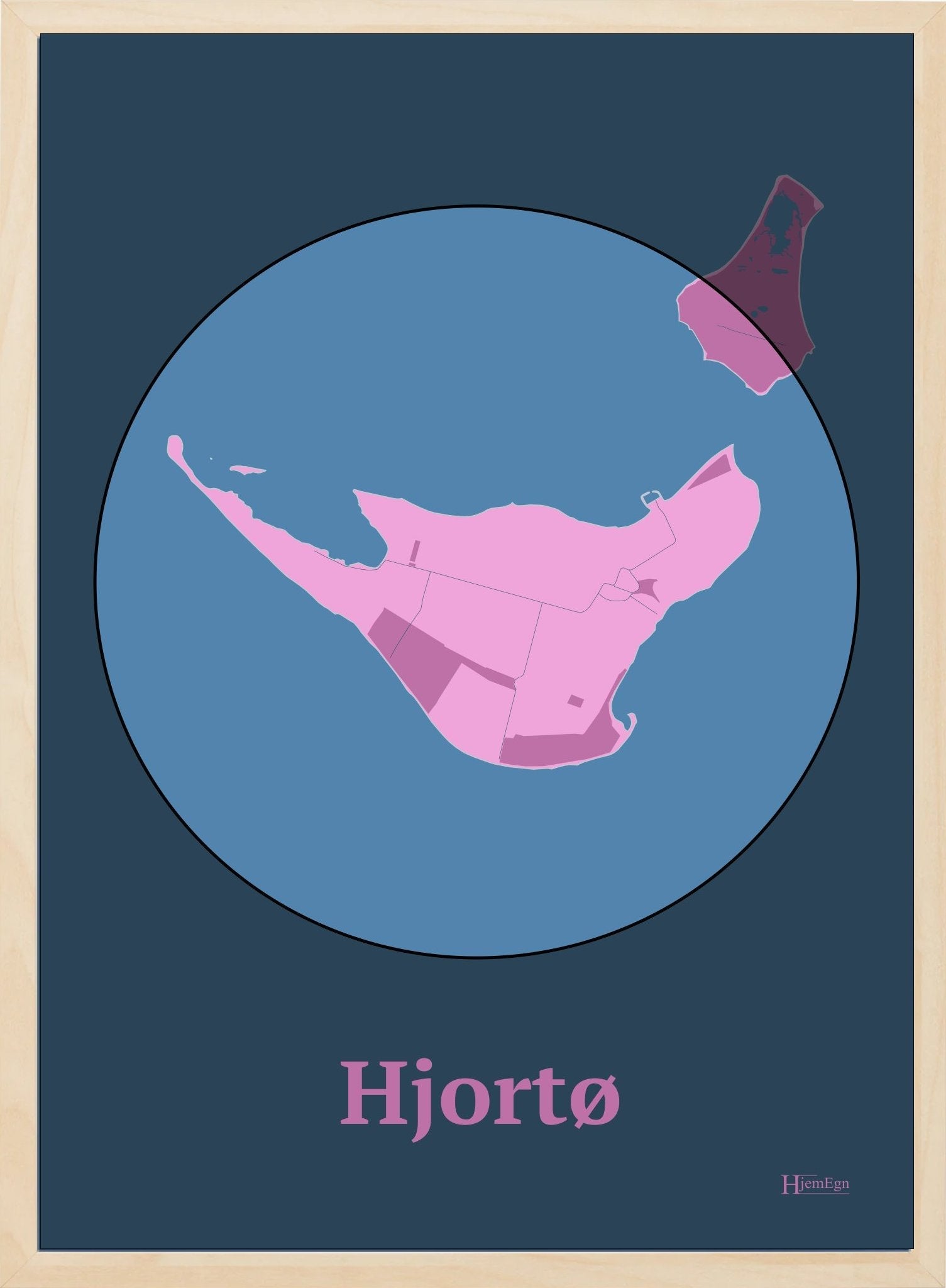 Hjortø plakat i farve pastel rød og HjemEgn.dk design centrum. Design ø-kort for Hjortø