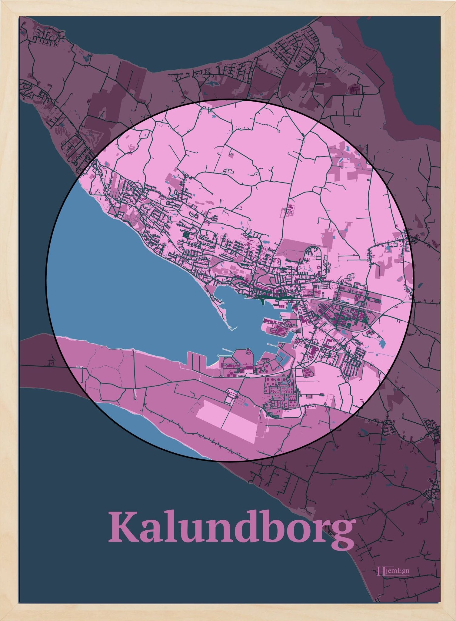 Kalundborg plakat i farve pastel rød og HjemEgn.dk design centrum. Design bykort for Kalundborg