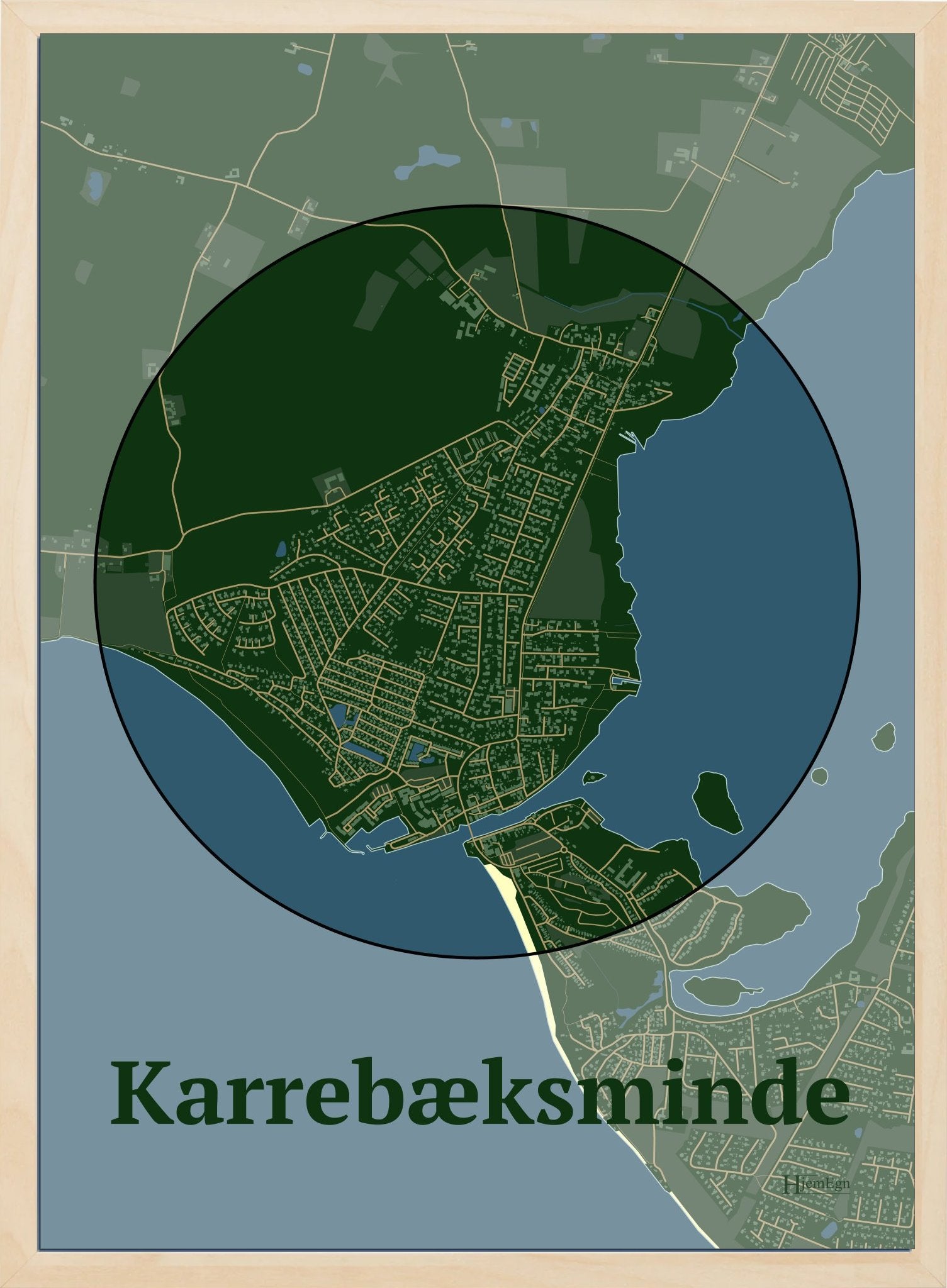 Karrebæksminde plakat i farve mørk grøn og HjemEgn.dk design centrum. Design bykort for Karrebæksminde