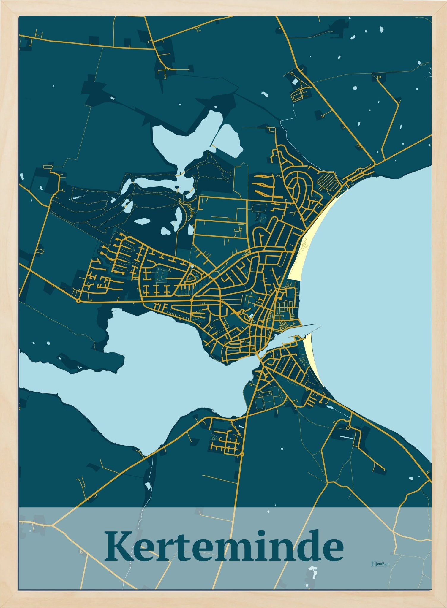 Kerteminde plakat i farve mørk blå og HjemEgn.dk design firkantet. Design bykort for Kerteminde