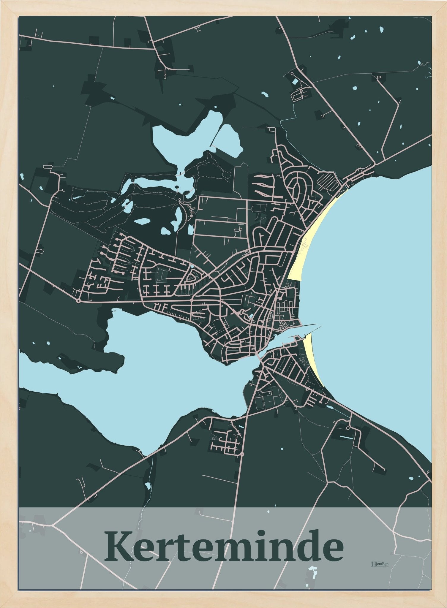 Kerteminde plakat i farve mørk grøn og HjemEgn.dk design firkantet. Design bykort for Kerteminde