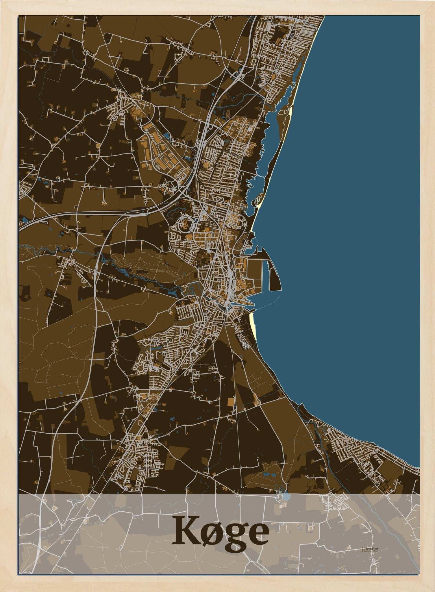 Køge plakat i farve mørk brun og HjemEgn.dk design firkantet. Design bykort for Køge