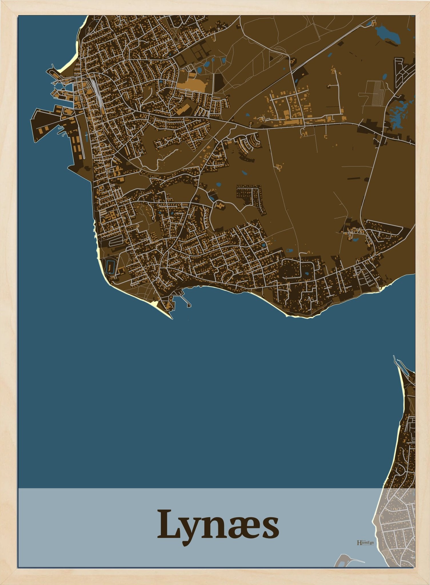 Lynæs plakat i mørk brun og HjemEgn.dk design firkantet. Design bykort for Lynæs