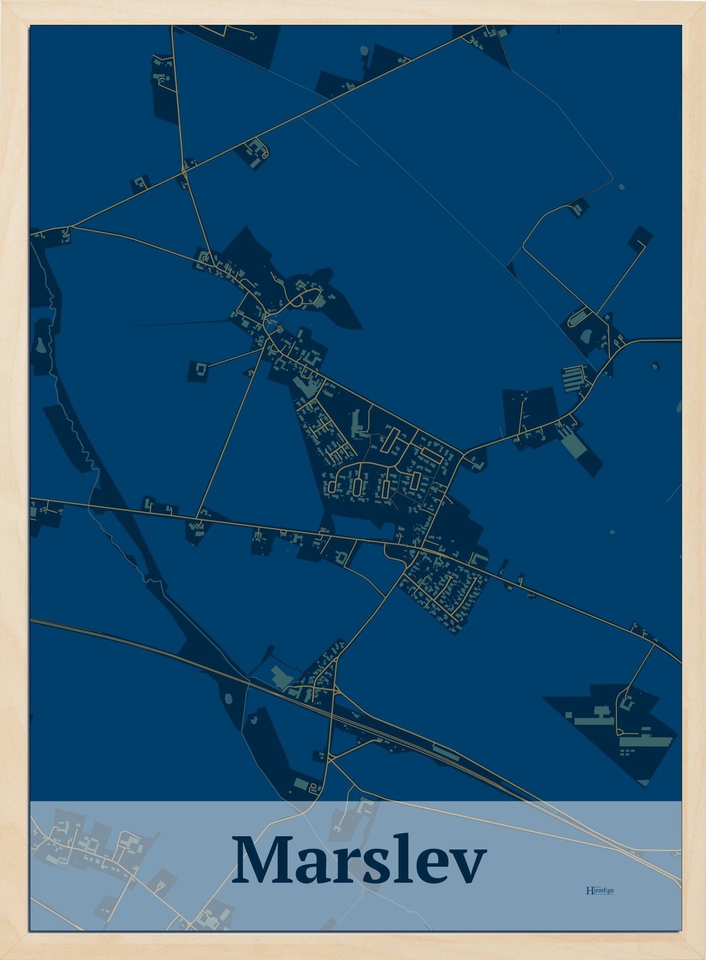 Marslev plakat i farve mørk blå og HjemEgn.dk design firkantet. Design bykort for Marslev