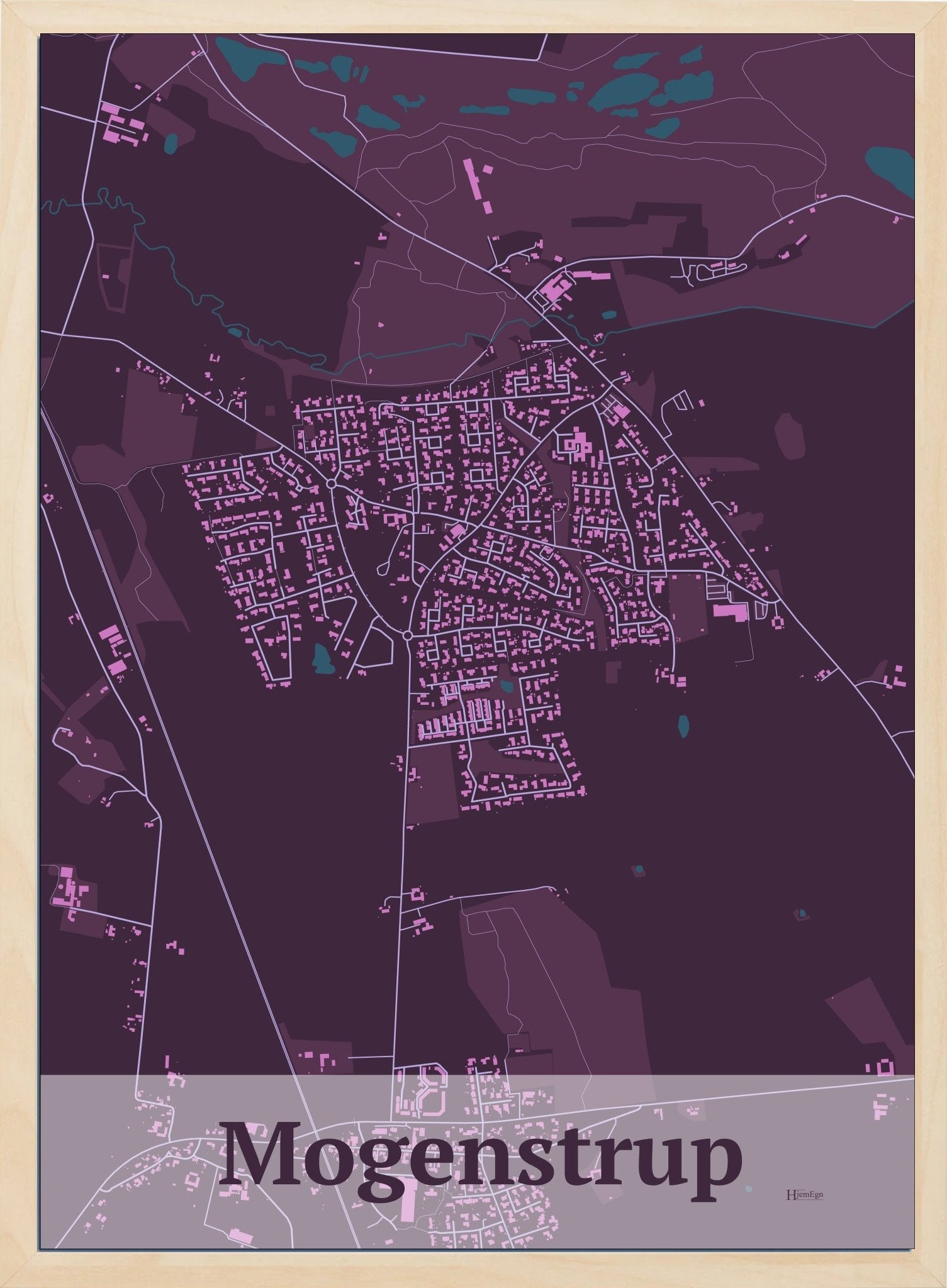 Mogenstrup plakat i farve mørk rød og HjemEgn.dk design firkantet. Design bykort for Mogenstrup
