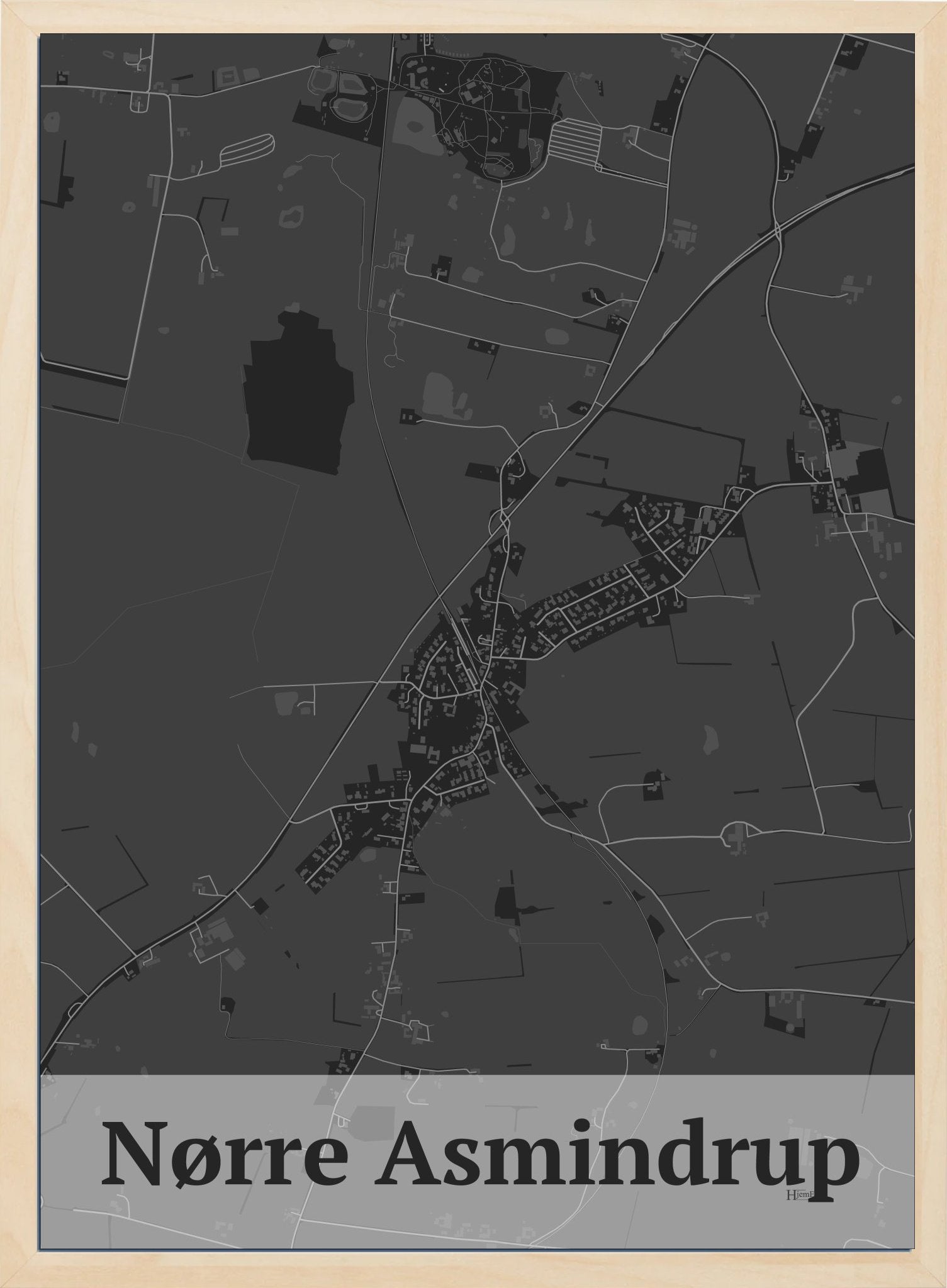 Nørre Asmindrup plakat i farve mørk grå og HjemEgn.dk design firkantet. Design bykort for Nørre Asmindrup