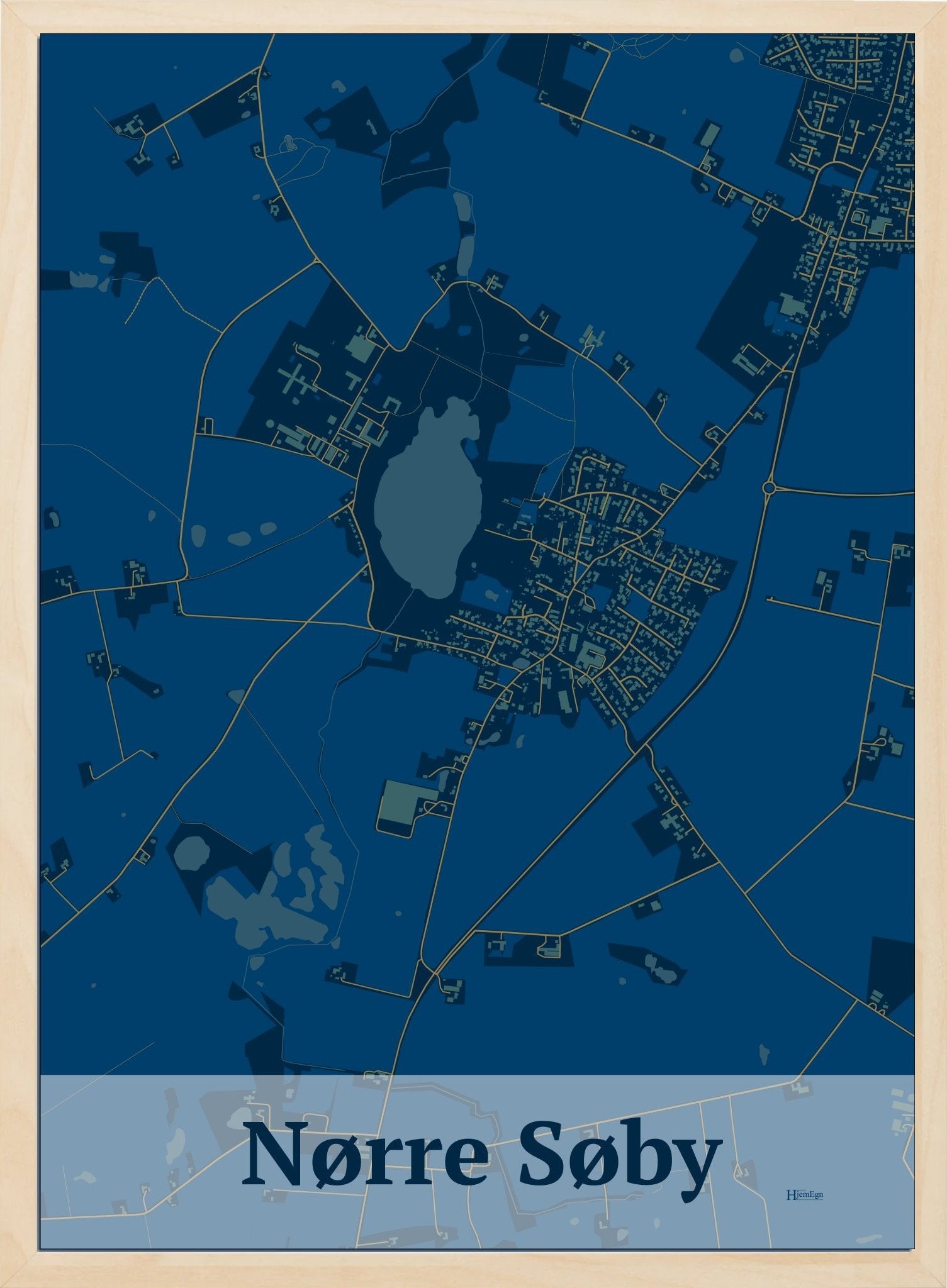 Nørre Søby plakat i mørk blå og HjemEgn.dk design firkantet. Design bykort for Nørre Søby