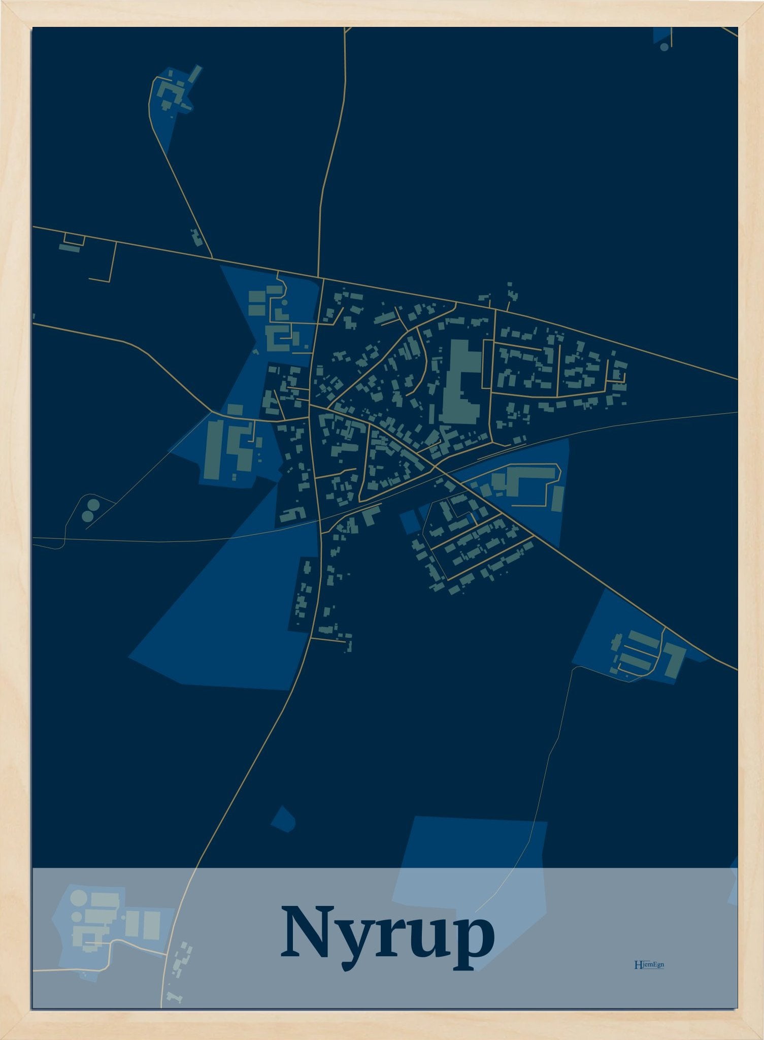 Nyrup plakat i farve mørk blå og HjemEgn.dk design firkantet. Design bykort for Nyrup