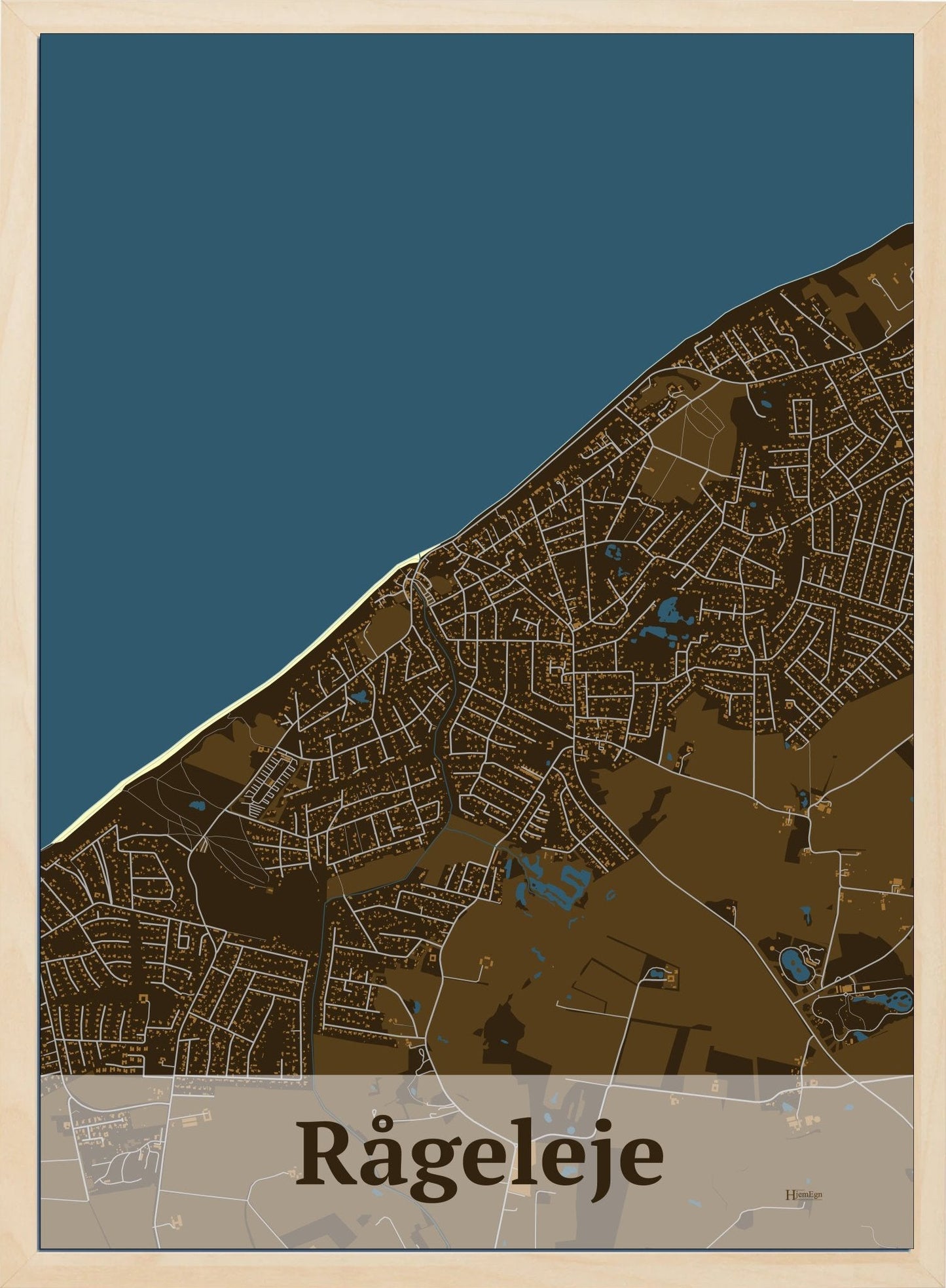 Rågeleje plakat i farve mørk brun og HjemEgn.dk design firkantet. Design bykort for Rågeleje