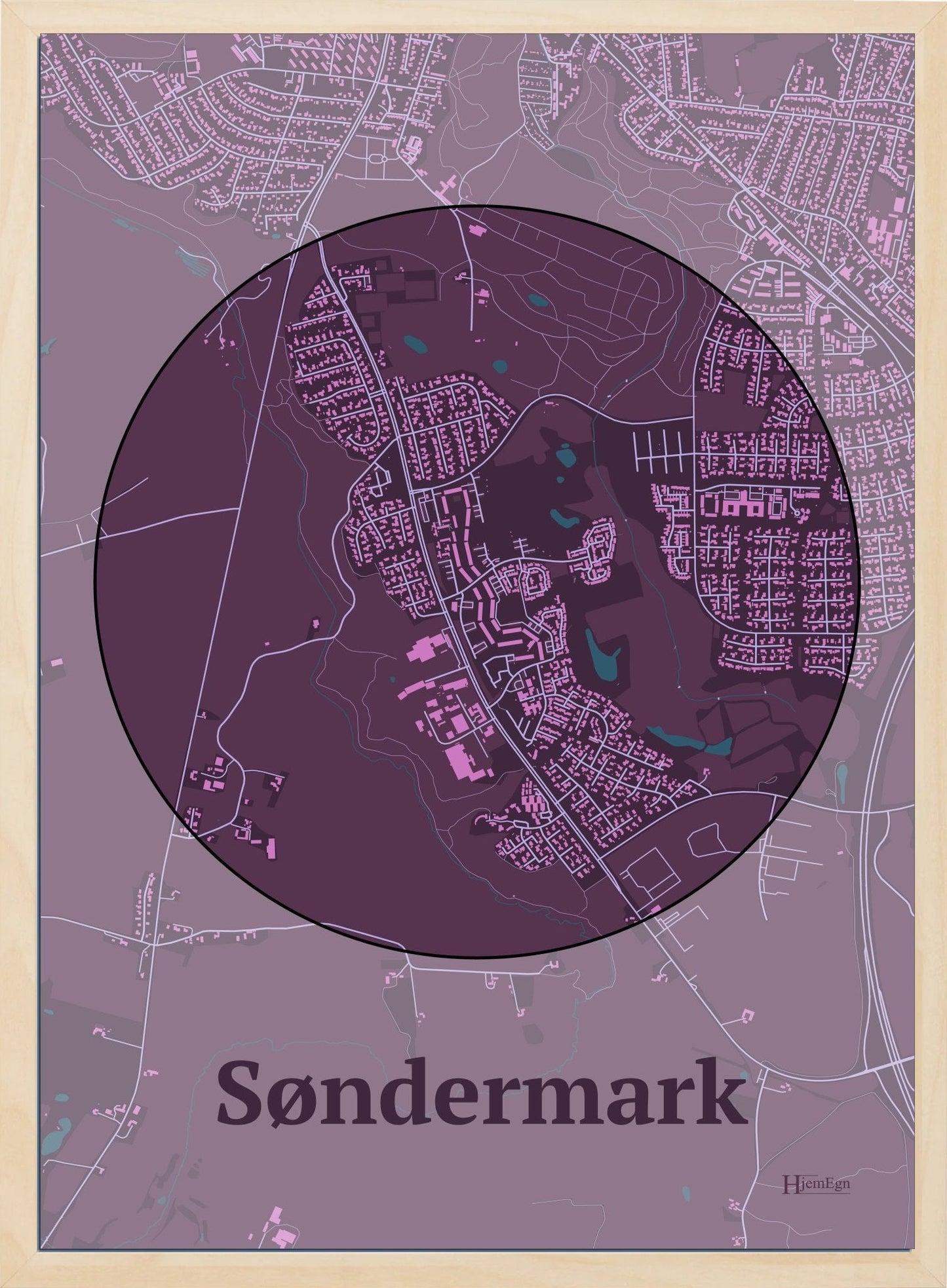 Søndermark plakat i farve mørk rød og HjemEgn.dk design centrum. Design bykort for Søndermark