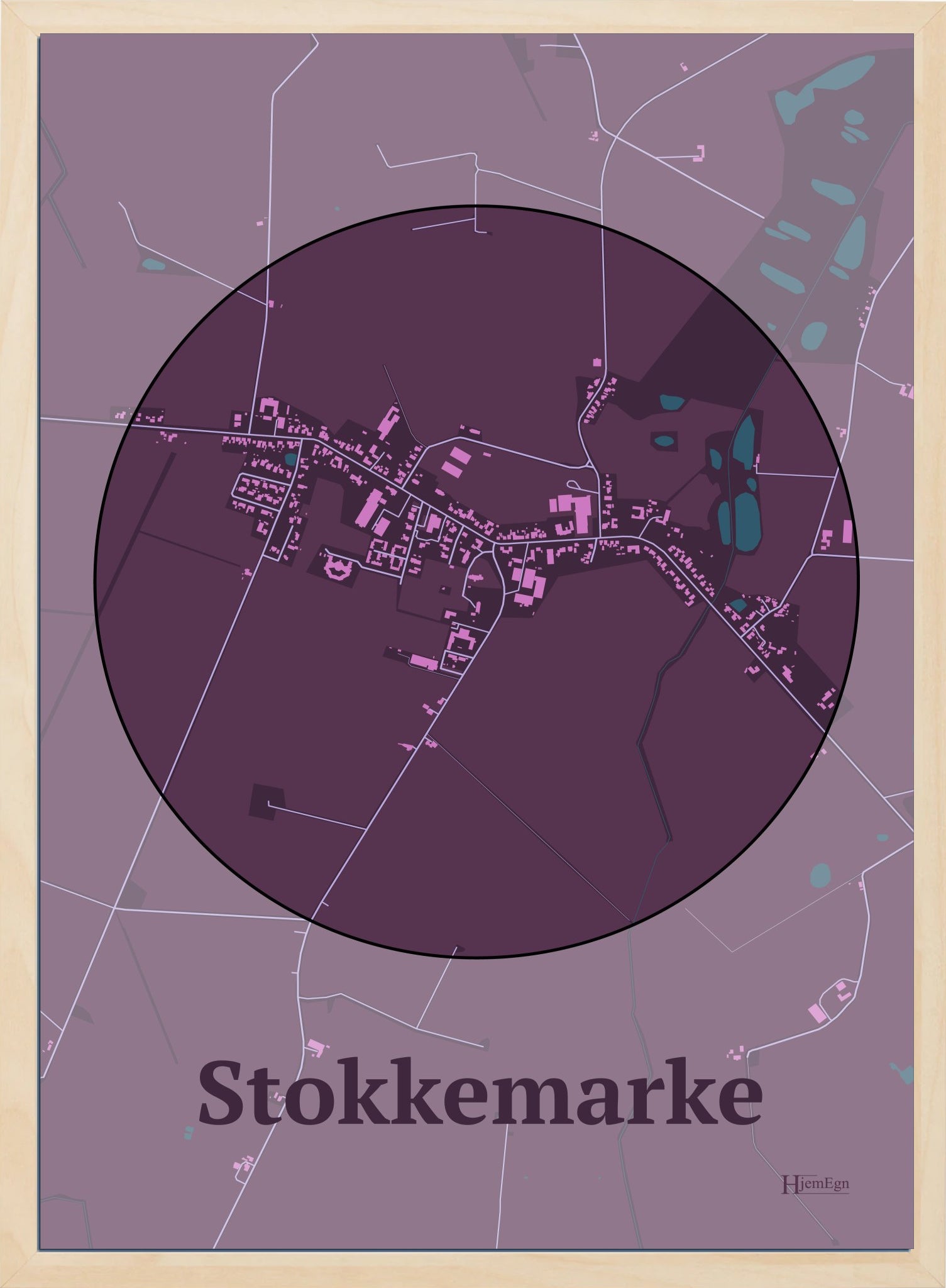 Stokkemarke plakat i farve mørk rød og HjemEgn.dk design centrum. Design bykort for Stokkemarke