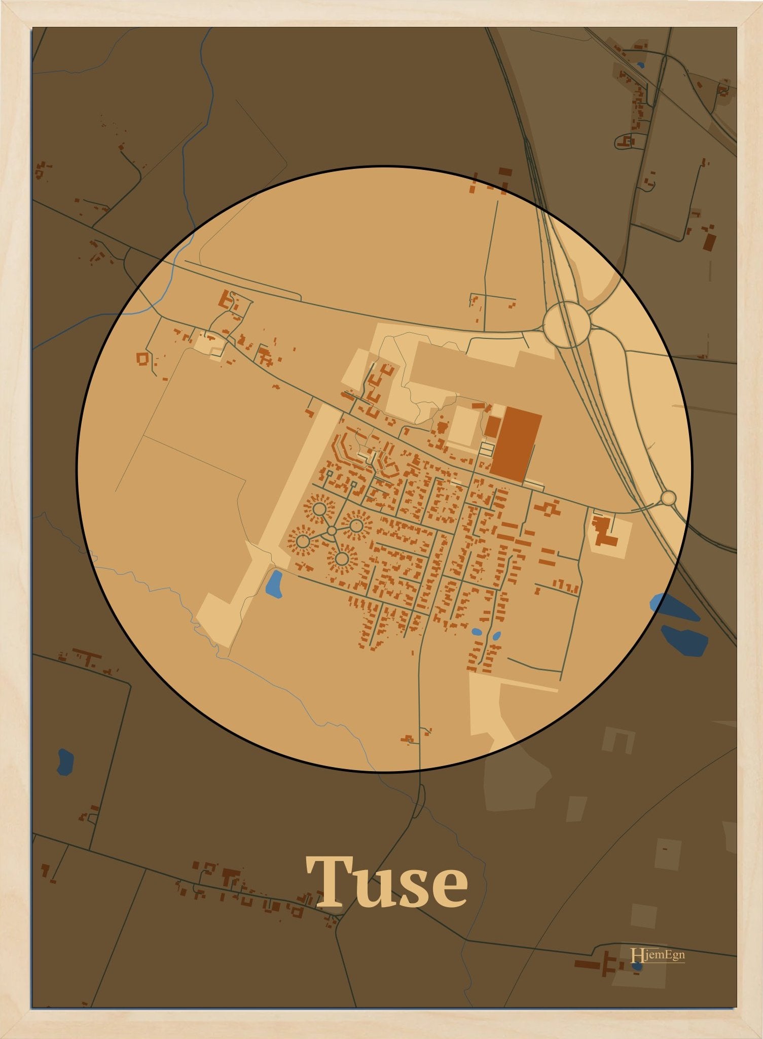 Tuse plakat i farve pastel brun og HjemEgn.dk design centrum. Design bykort for Tuse