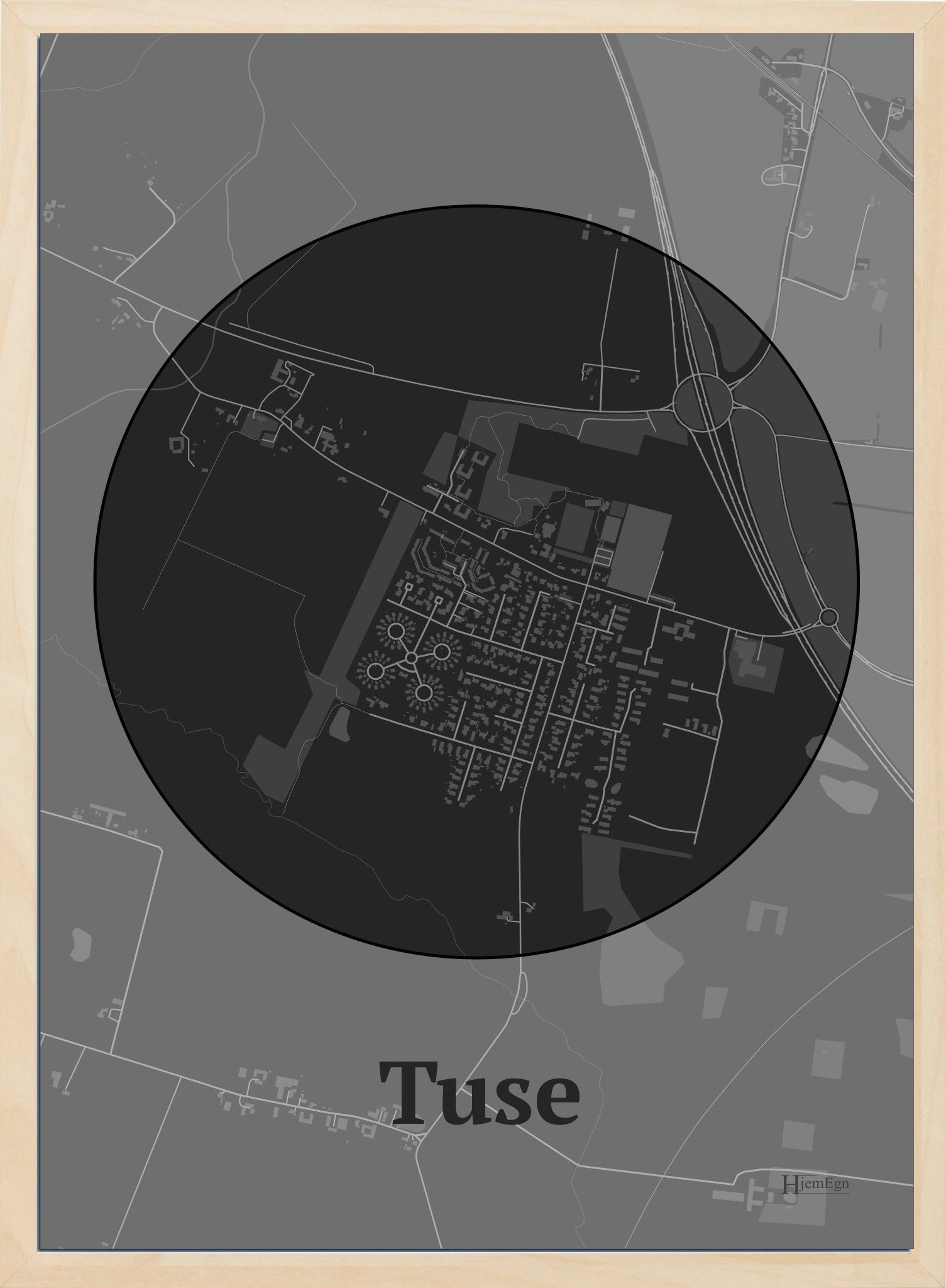 Tuse plakat i farve mørk grå og HjemEgn.dk design centrum. Design bykort for Tuse