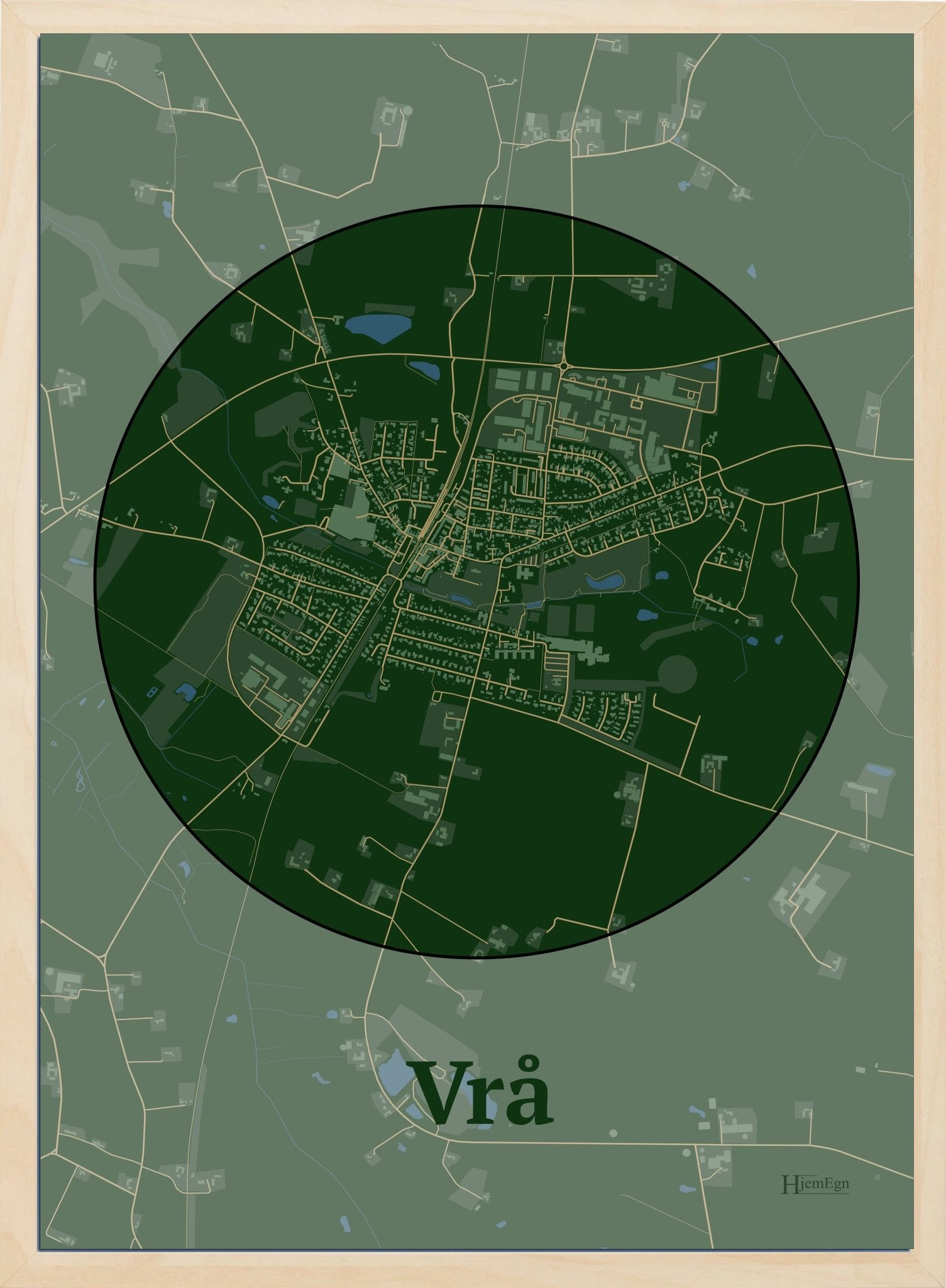 Vrå plakat i farve mørk grøn og HjemEgn.dk design centrum. Design bykort for Vrå